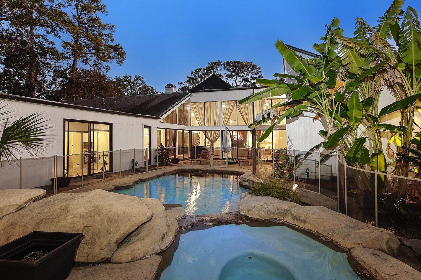 10 West Shady Lane Houston, TX 77063 - Photo 42 of 49 a view of a swimming pool with a lounge chairs