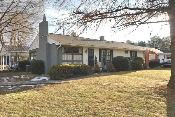 2702 Deerfield Road Southwest Roanoke, VA 24015 - Photo 1 of 1 Main