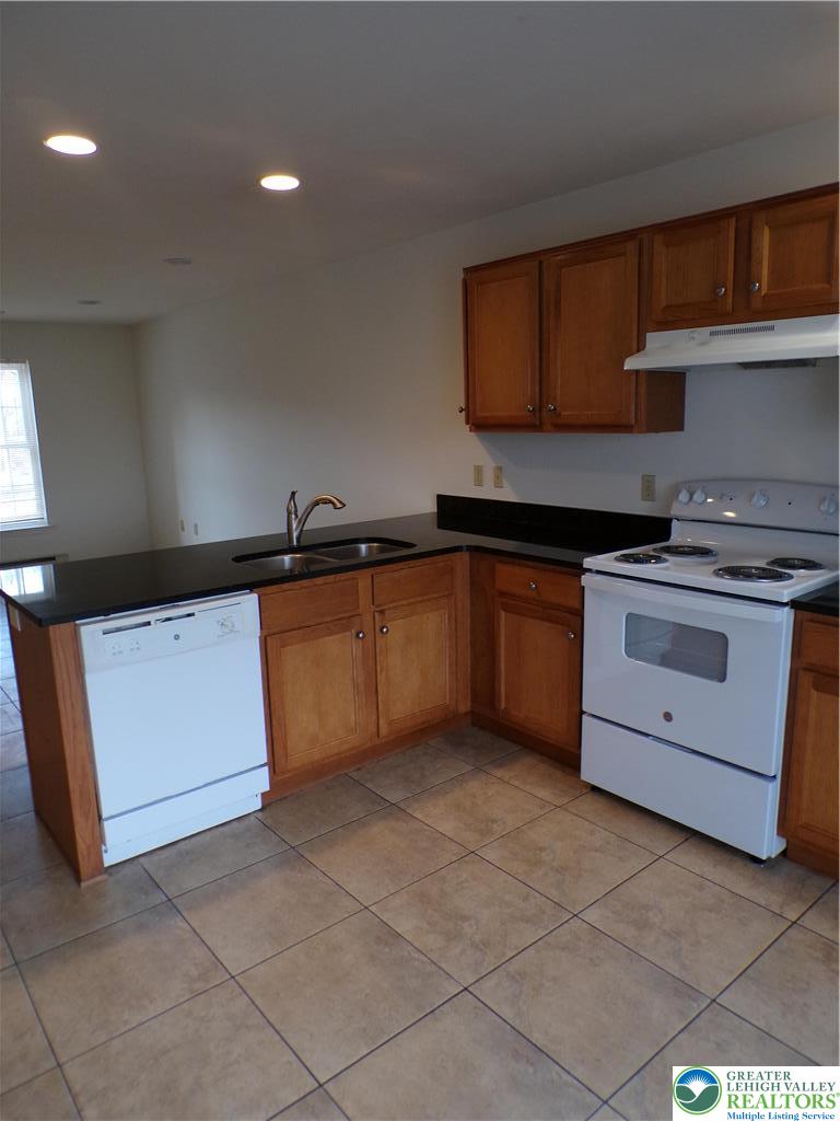 1013 Devonshire Road Allentown, PA 18103 - Photo 4 of 14 Brand new stove. Dishwasher