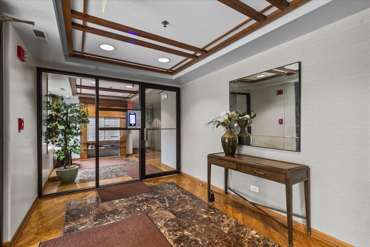 9200 North East Prairie Road, Unit 203 Evanston, IL 60203 - Photo 2 of 15