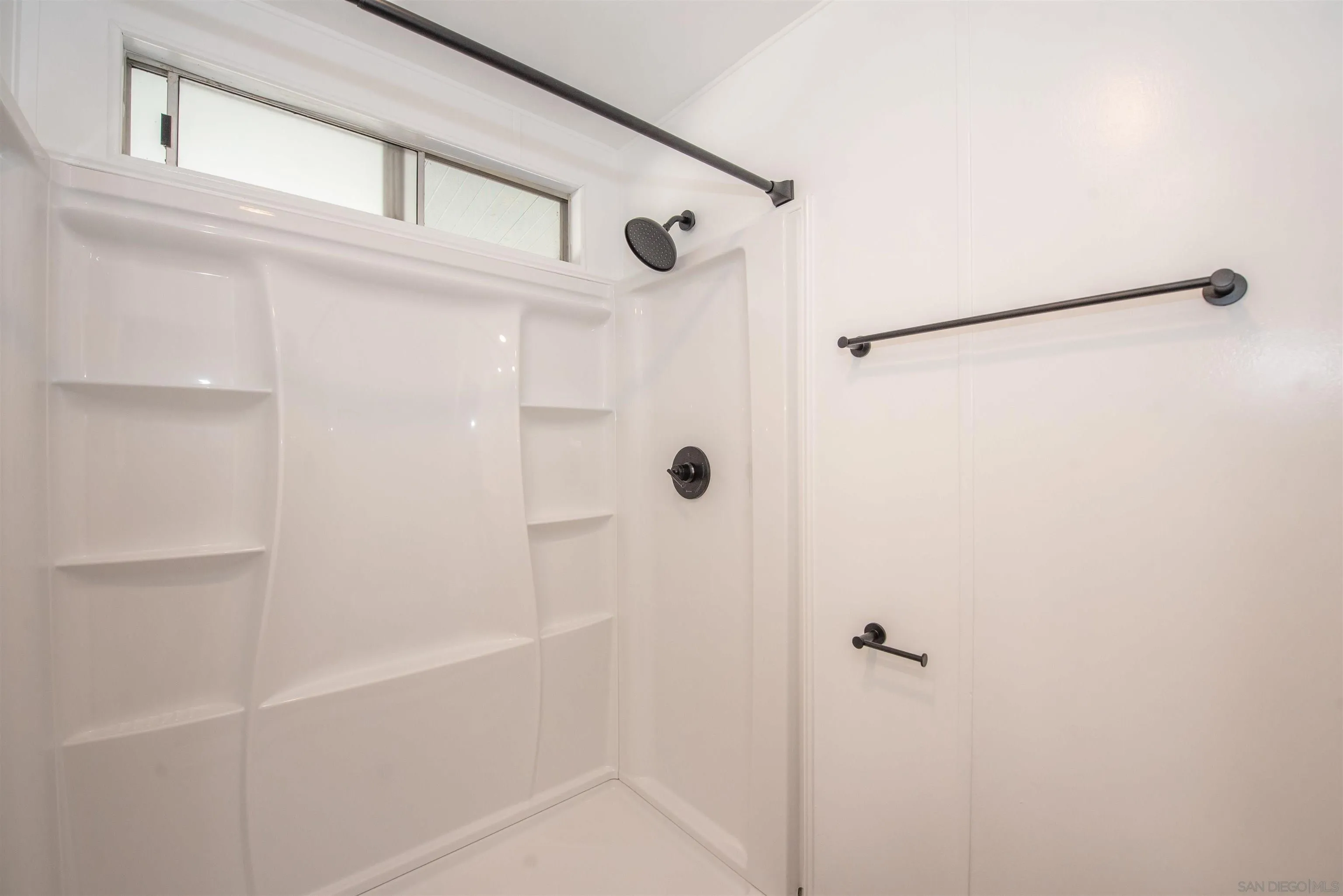275 South Worthington Street, Unit 36 Spring Valley, CA 91977 - Photo 18 of 44 a bathroom with a shower