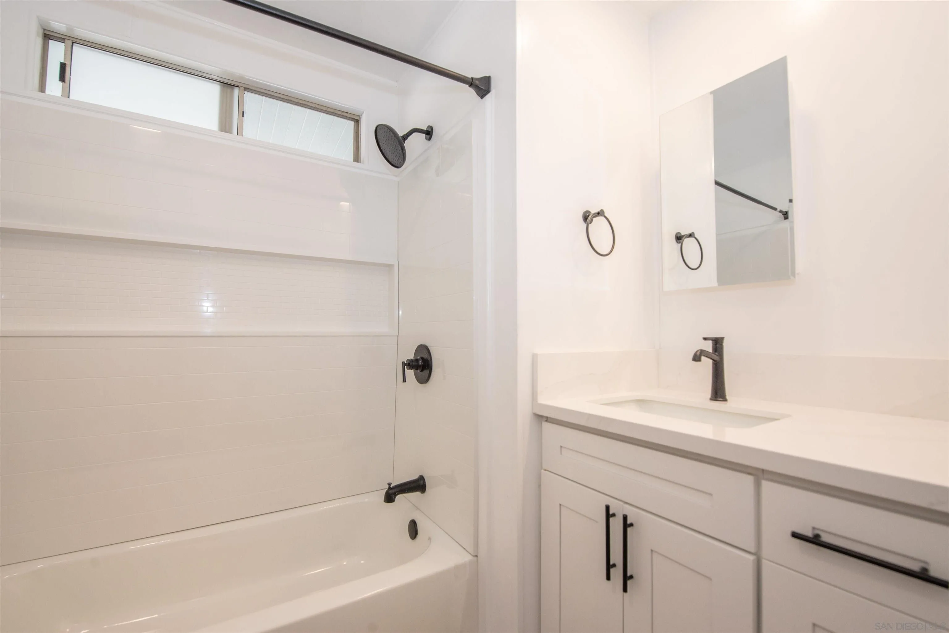 275 South Worthington Street, Unit 36 Spring Valley, CA 91977 - Photo 23 of 44 a bathroom with a sink and a bathtub