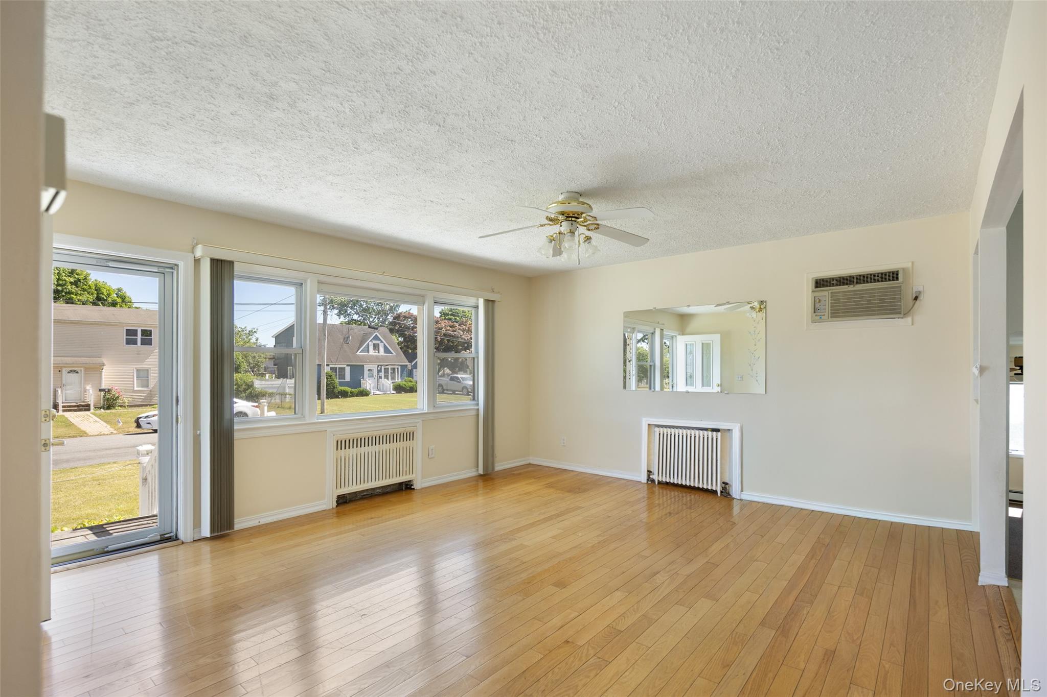 95 Laurel Road Lindenhurst, NY 11757 - Photo 12 of 28