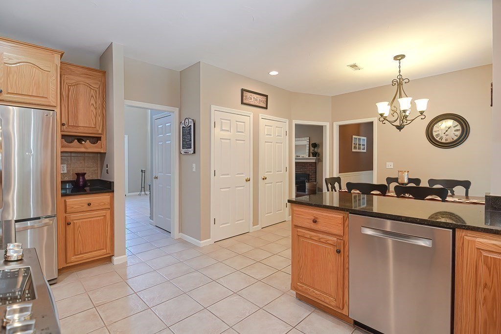53 Meadowbrook Road Franklin, MA 02038 - Photo 9 of 42 Gallery Image 9