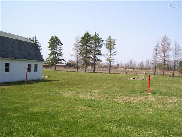 11145 Grafton Road Carleton, MI 48117 - Photo 5 of 9 1019513-4.JPG