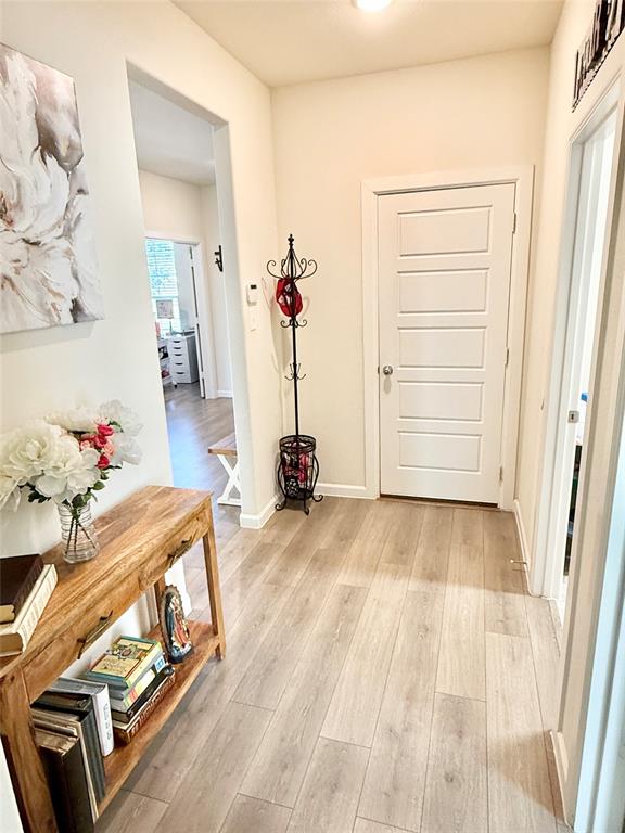 603 Hazeltine Road Red Oak, TX 75154 - Photo 24 of 37 a view of a room with shelves