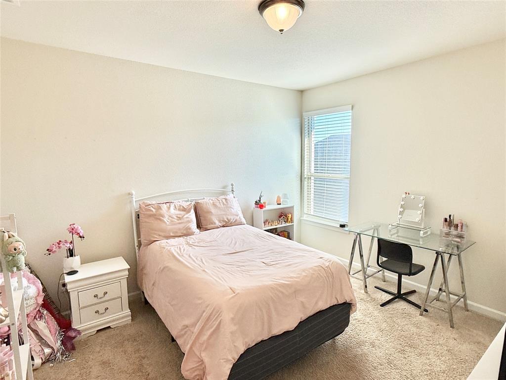 603 Hazeltine Road Red Oak, TX 75154 - Photo 27 of 37 a bedroom with a bed and a window