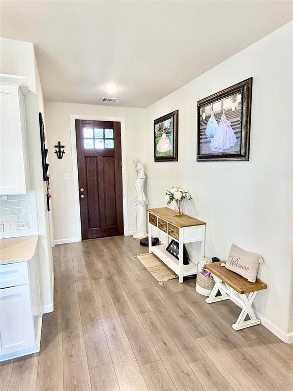 603 Hazeltine Road Red Oak, TX 75154 - Photo 3 of 37 a living room with furniture and a table