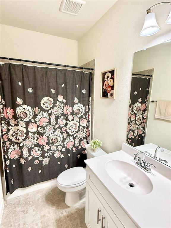 603 Hazeltine Road Red Oak, TX 75154 - Photo 35 of 37 a bathroom with a sink toilet and shower