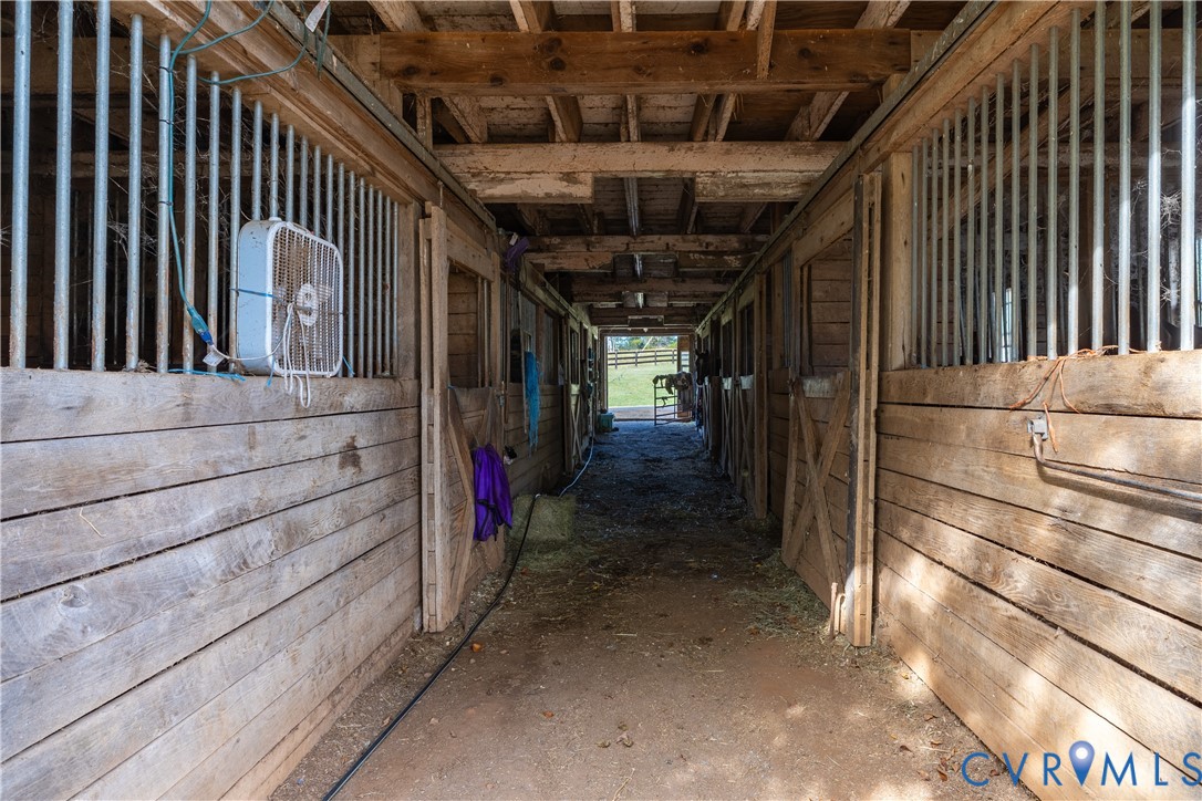 61451 Elmwood Farm Road Orange, VA 22960 - Photo 38 of 50 2nd Barn w/6 stalls Foaling stall