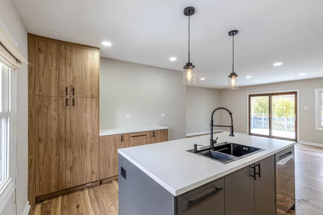 $489,000 | 1096 Beechwood Road, Buffalo Grove, IL 60089