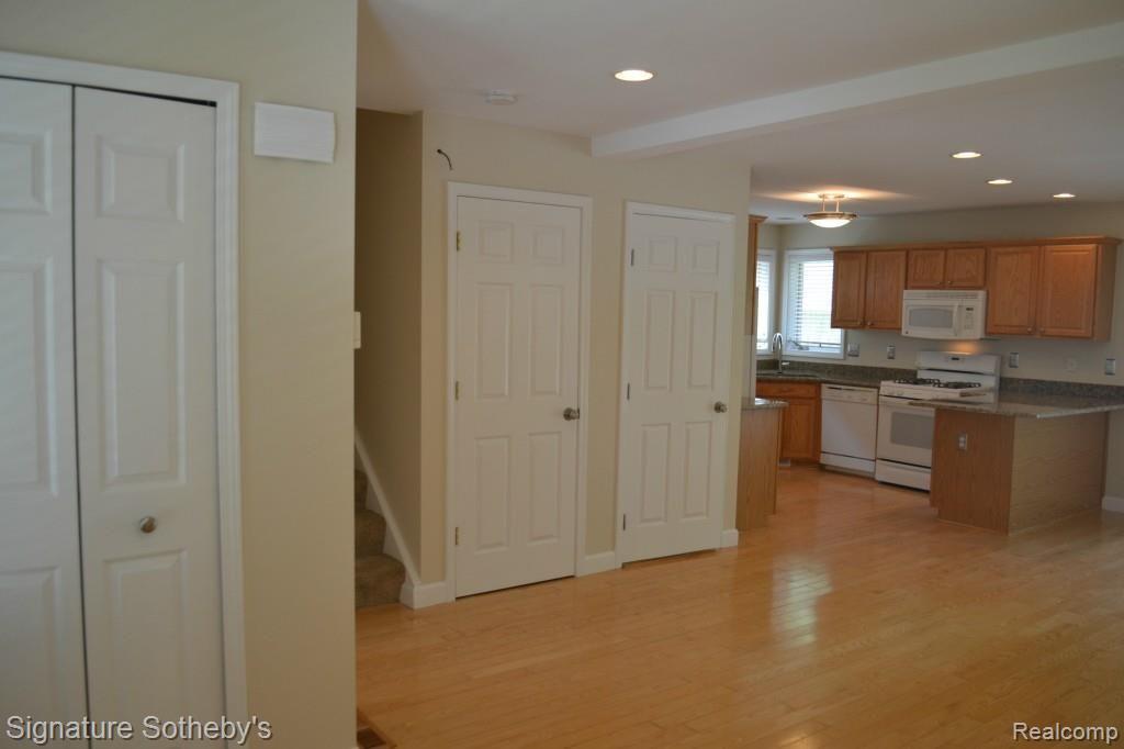 3069 Wakefield Road Berkley, MI 48072 - Photo 4 of 33