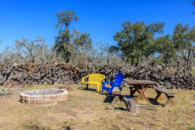 $537,000 | 259 Burr Oak Trail, Harper, TX 78631