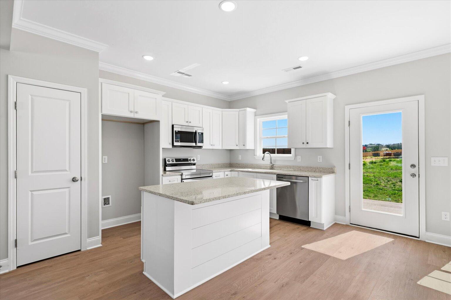 140 Andros Loop Dalton, GA 30721 - Photo 5 of 35 11-DSC03605