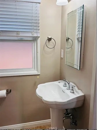 $4,300 | 22206 Kittridge Street, Woodland Hills, CA 91303