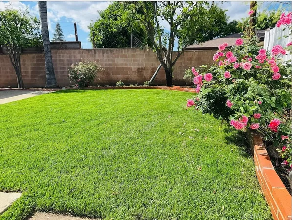 $4,300 | 22206 Kittridge Street, Woodland Hills, CA 91303