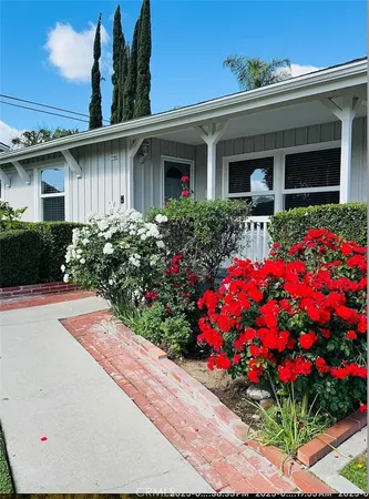 $4,300 | 22206 Kittridge Street, Woodland Hills, CA 91303