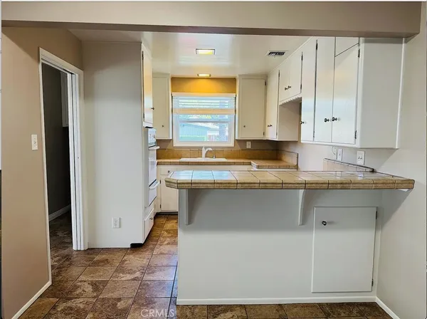 $4,300 | 22206 Kittridge Street, Woodland Hills, CA 91303