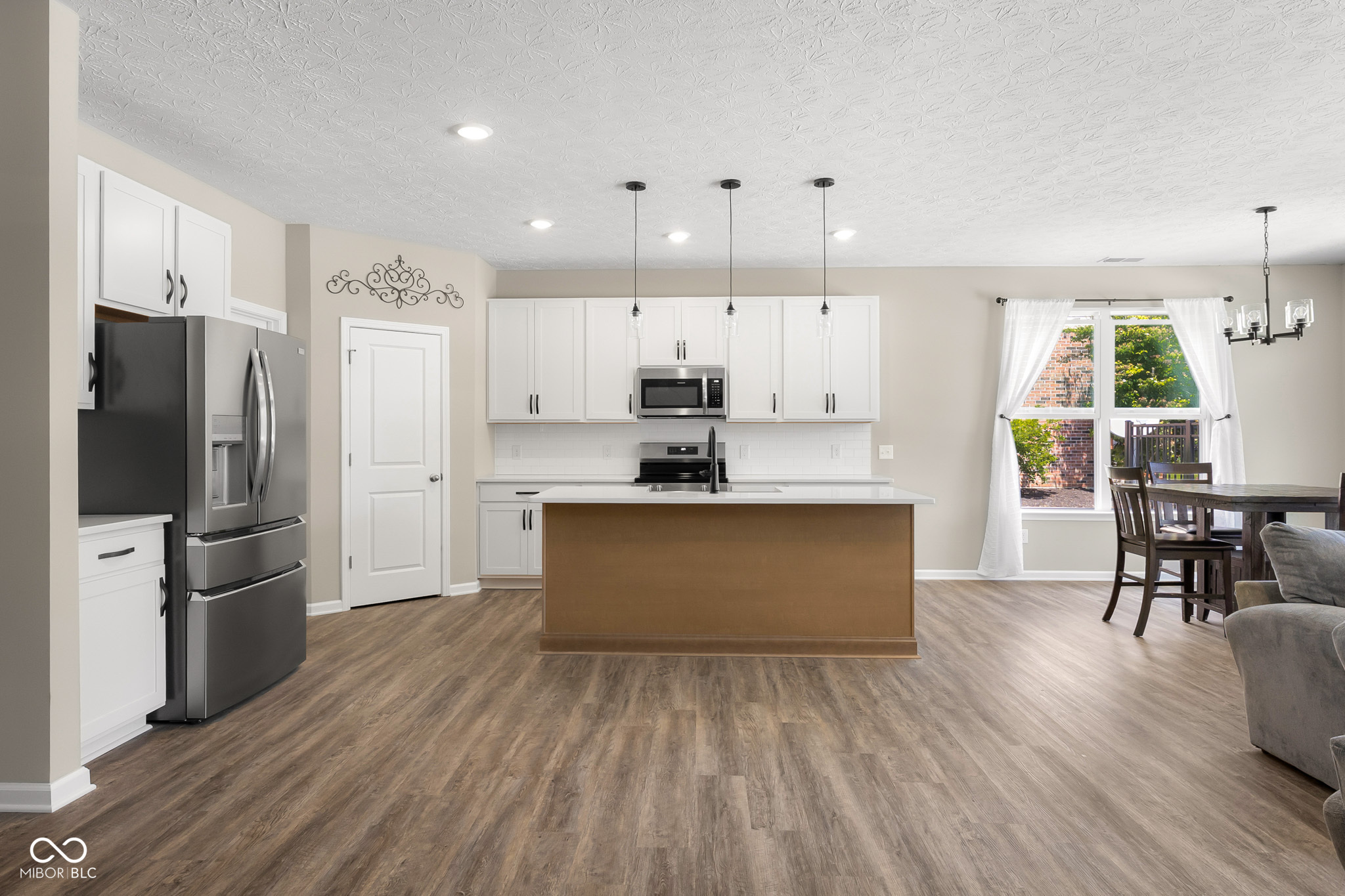 3045 Braeburn Columbus, IN 47201 - Photo 6 of 55