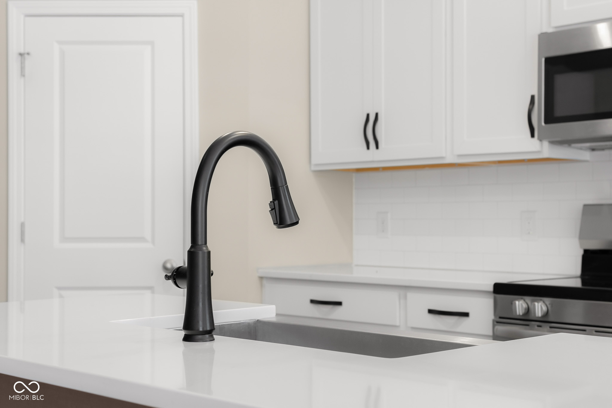 3045 Braeburn Columbus, IN 47201 - Photo 8 of 55