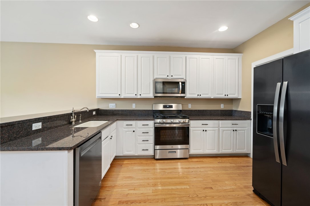 419 Albion Road, Unit 18 Lincoln, RI 02865 - Photo 5 of 42