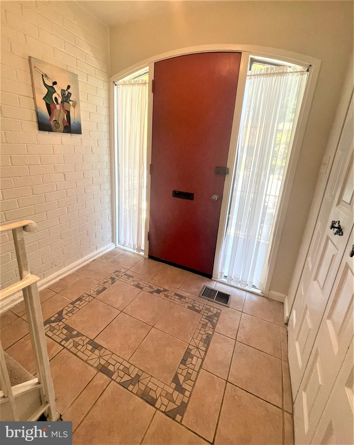 8072 Inverness Ridge Road Potomac, MD 20854 - Photo 20 of 38 Foyer