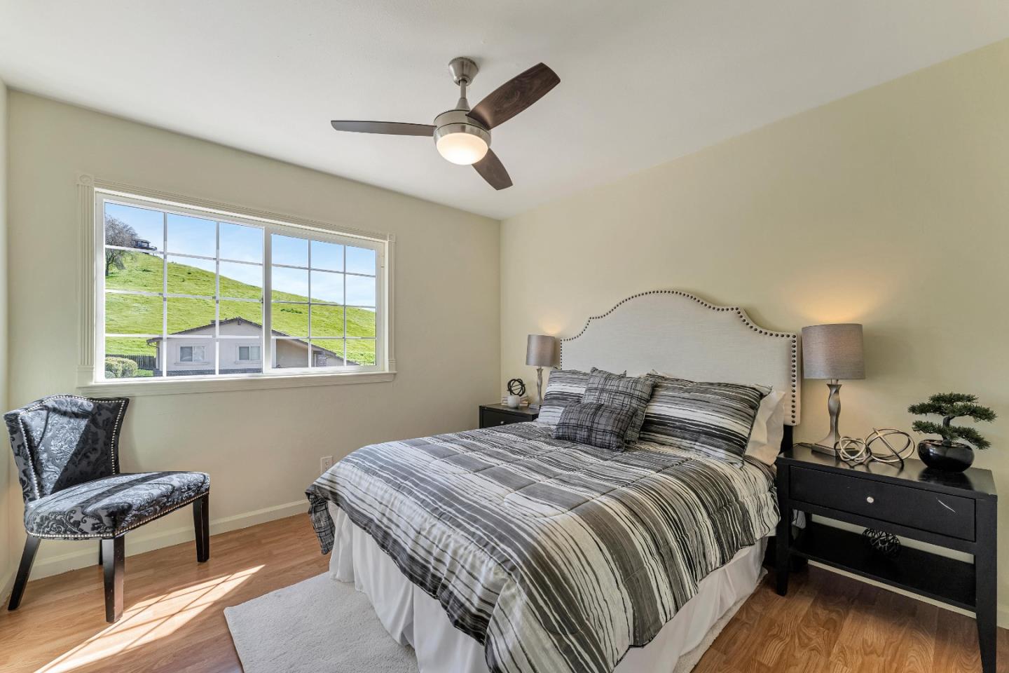 175 Violet Road Hercules, CA 94547 - Photo 10 of 35 a bedroom with a bed and a window