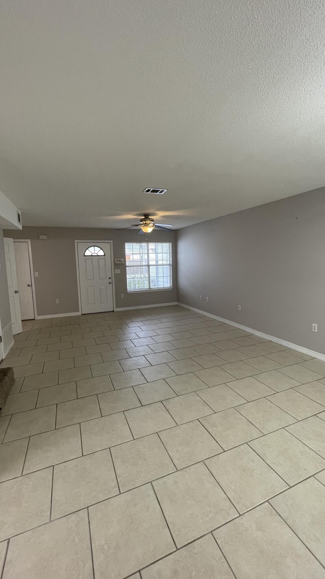 1810 Hurlburt Road, Unit 4 Fort Walton Beach, FL 32547 - Photo 5 of 12 6A536954-E6CC-47DD-A1A9-96FA04AE1F2D