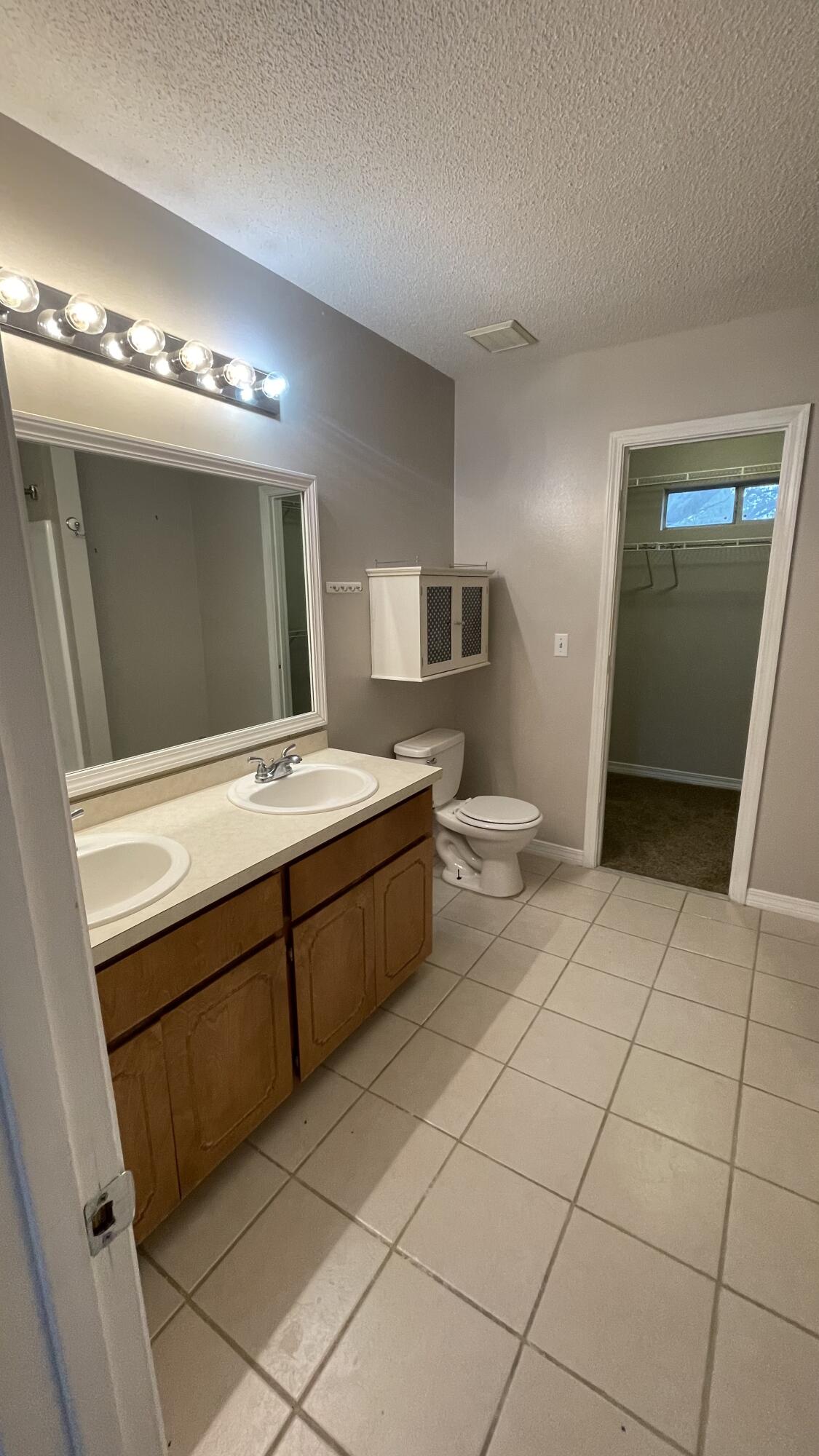 1810 Hurlburt Road, Unit 4 Fort Walton Beach, FL 32547 - Photo 7 of 12 20D24643-8E22-45E9-A01A-B92898430375