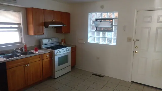 $650,000 | 6104 North Oakley Avenue, Chicago, IL 60659