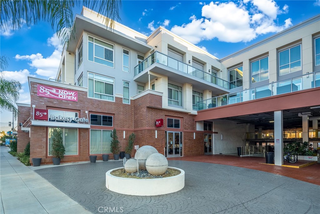 56 East Duarte Road, Unit 318 Arcadia, CA 91006 - Photo 3 of 51