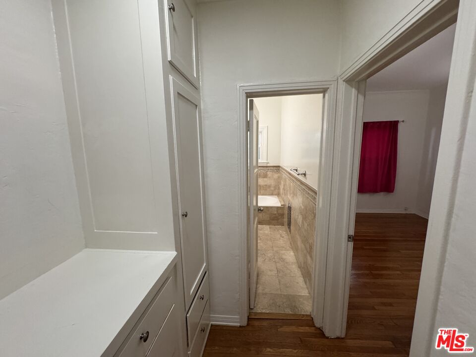 264 South Reeves Drive, Unit 101 Beverly Hills, CA 90212 - Photo 11 of 22