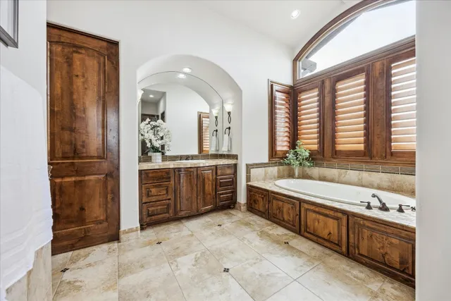 $2,695,000 | 709 Angel Light Drive, Spicewood, TX 78669