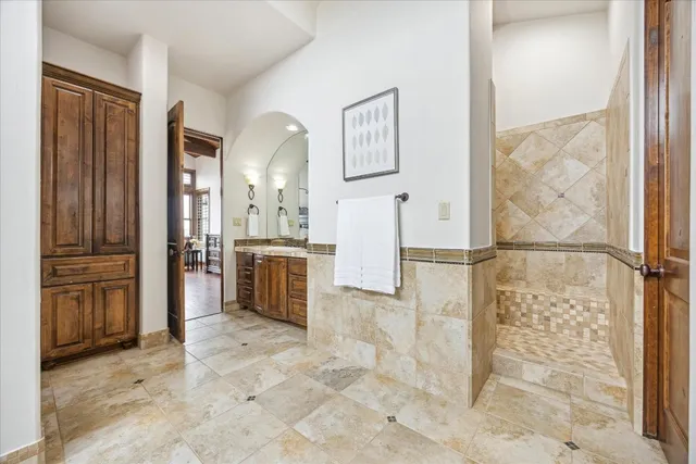 $2,695,000 | 709 Angel Light Drive, Spicewood, TX 78669