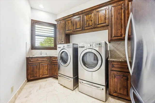 $2,695,000 | 709 Angel Light Drive, Spicewood, TX 78669