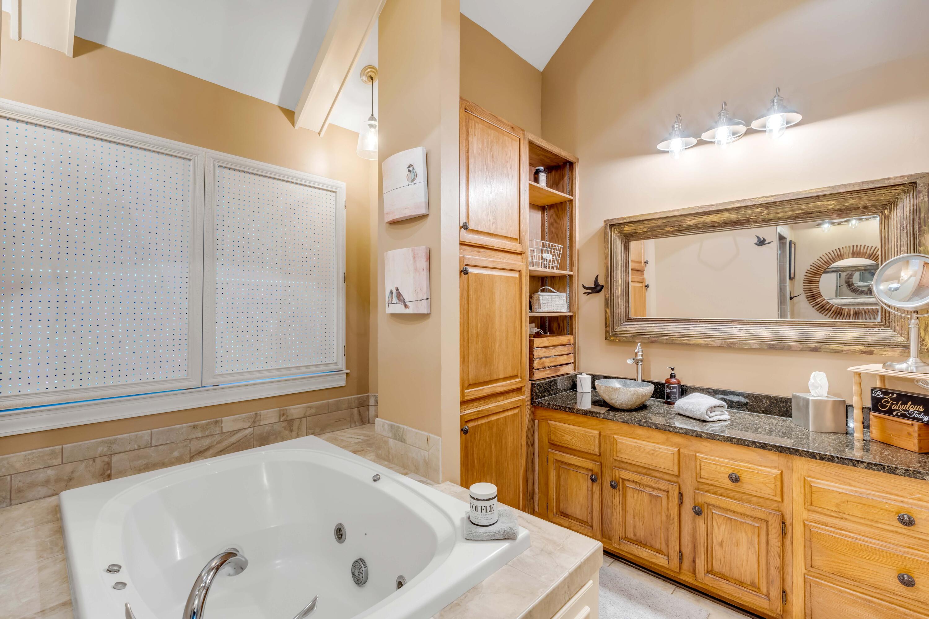 28 Rebellion Road Charleston, SC 29407 - Photo 11 of 33 Primary Bathroom