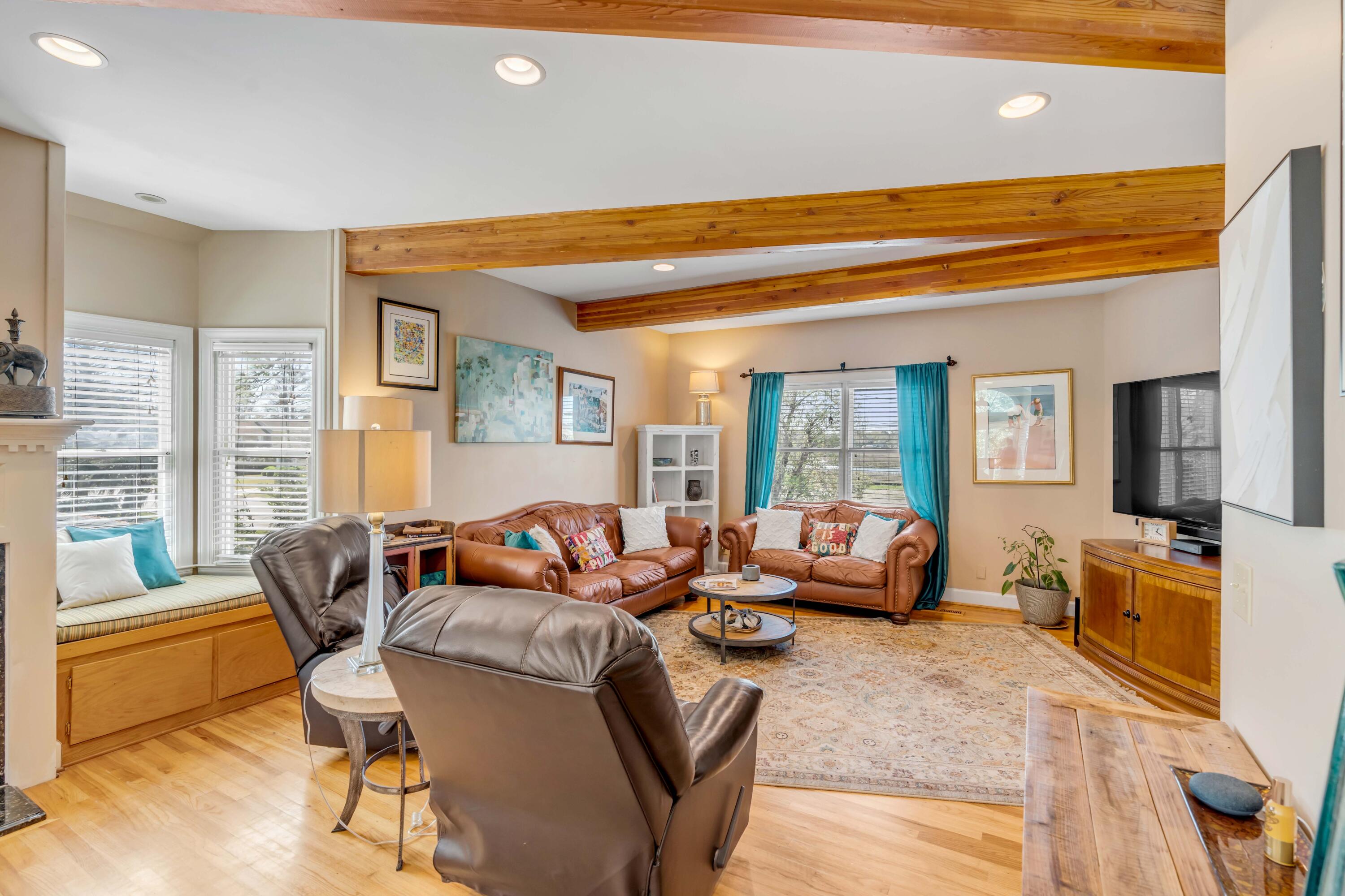 28 Rebellion Road Charleston, SC 29407 - Photo 4 of 33 Living Room
