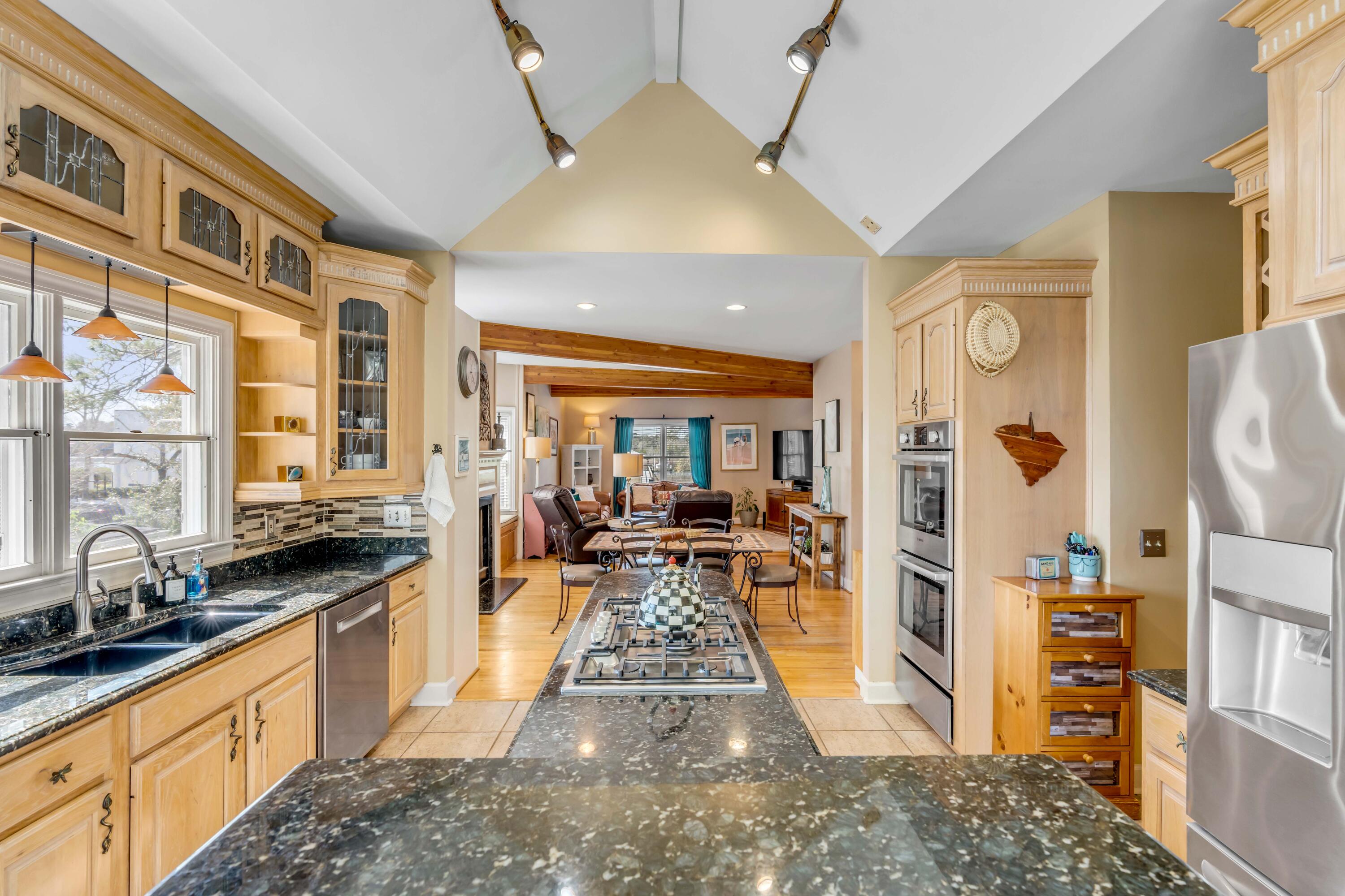 28 Rebellion Road Charleston, SC 29407 - Photo 8 of 33 Kitchen