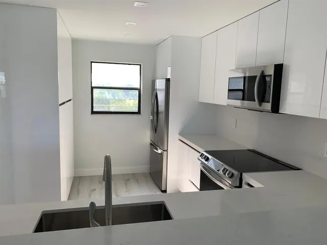 $3,300 | 16051 Blatt Boulevard, Unit 412, Weston, FL 33326