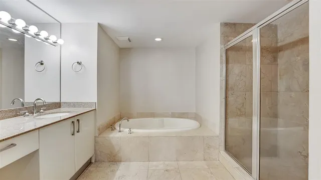 a picture of city view with lake view