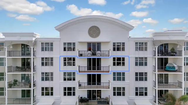a view of an empty room with cabinet and a ceiling fan