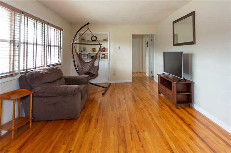 12249 Roth Drive North Huntingdon, PA 15642 - Photo 5 of 24 Living room