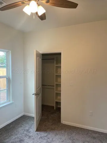 an empty room with a empty space