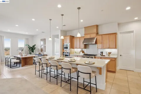 $2,599,000 | 5 Stirling Way, Hayward, CA 94542