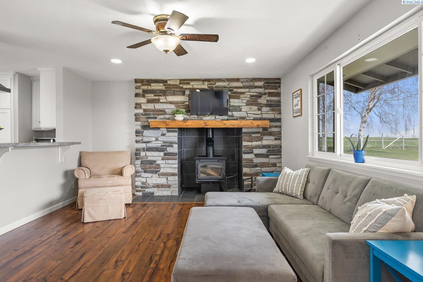 10581 North Glade Road Pasco, WA 99301 - Photo 7 of 30 Gallery Image 7