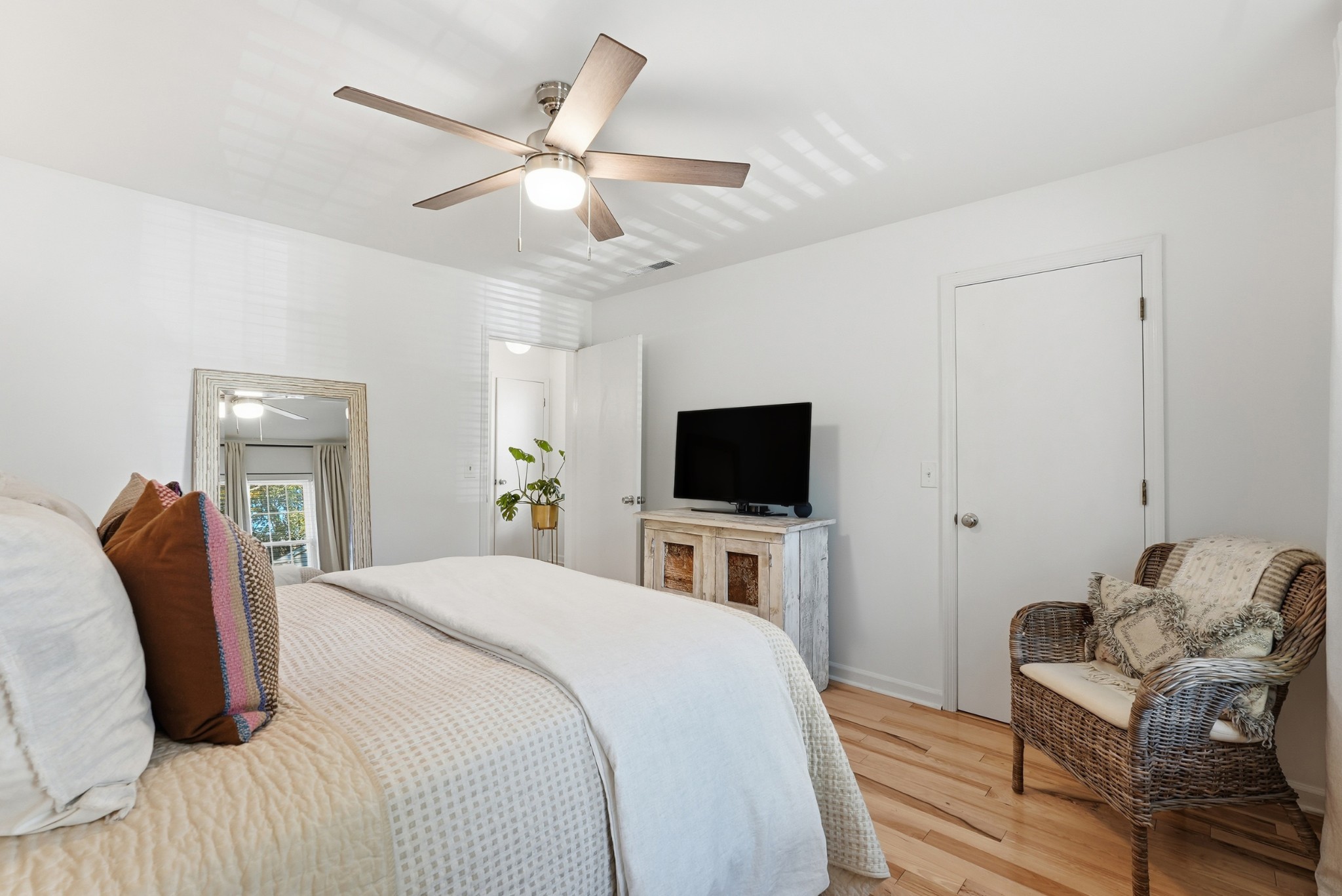 2821 Hazelwood Drive Nashville, TN 37212 - Photo 15 of 32 a bedroom with a bed and a flat screen tv