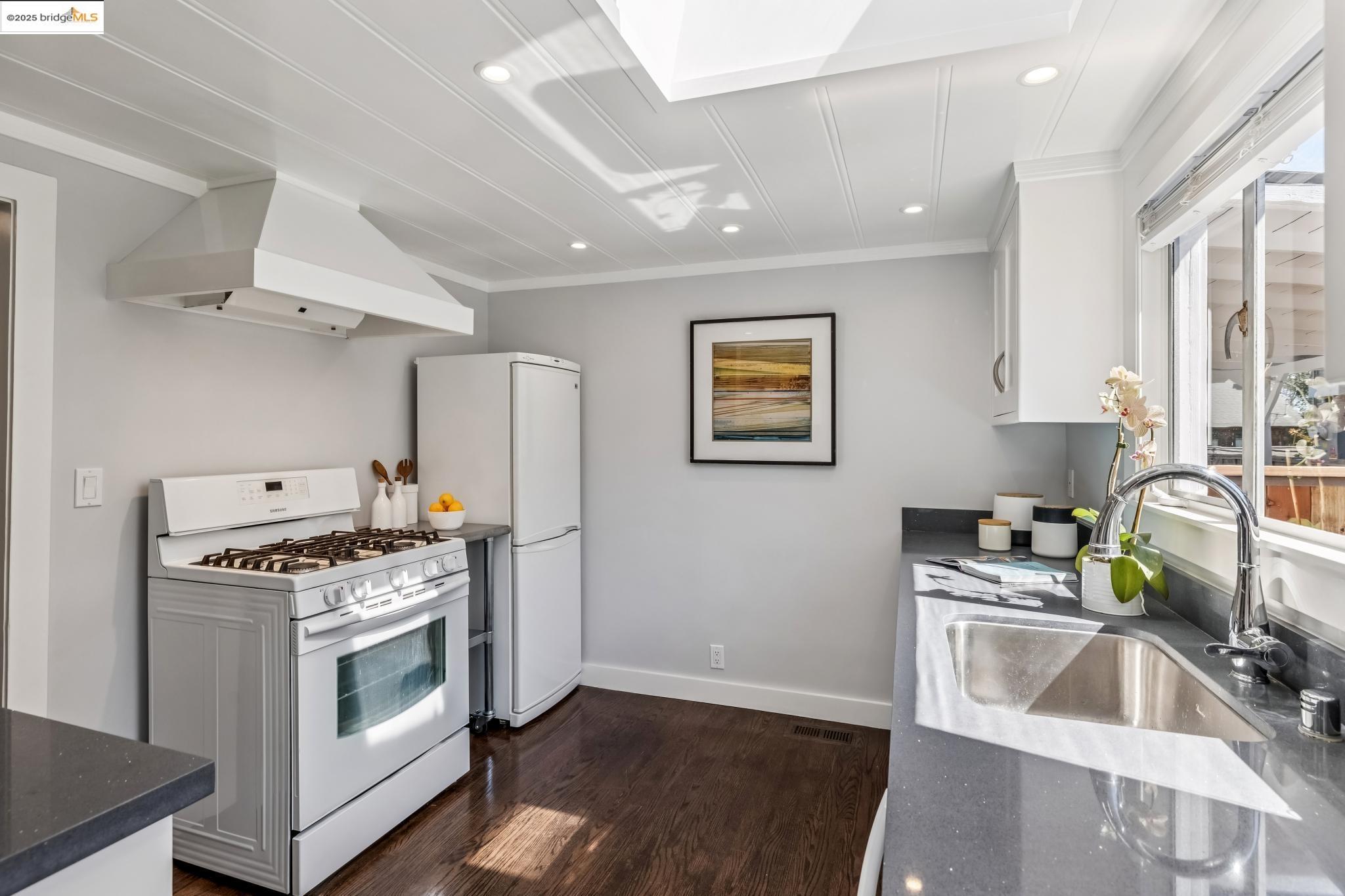 3887 Forest Hill Avenue Oakland, CA 94602 - Photo 12 of 47