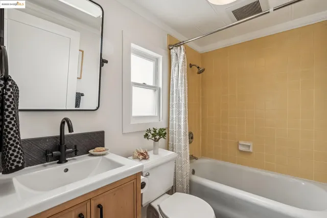 $779,000 | 3887 Forest Hill Avenue, Oakland, CA 94602