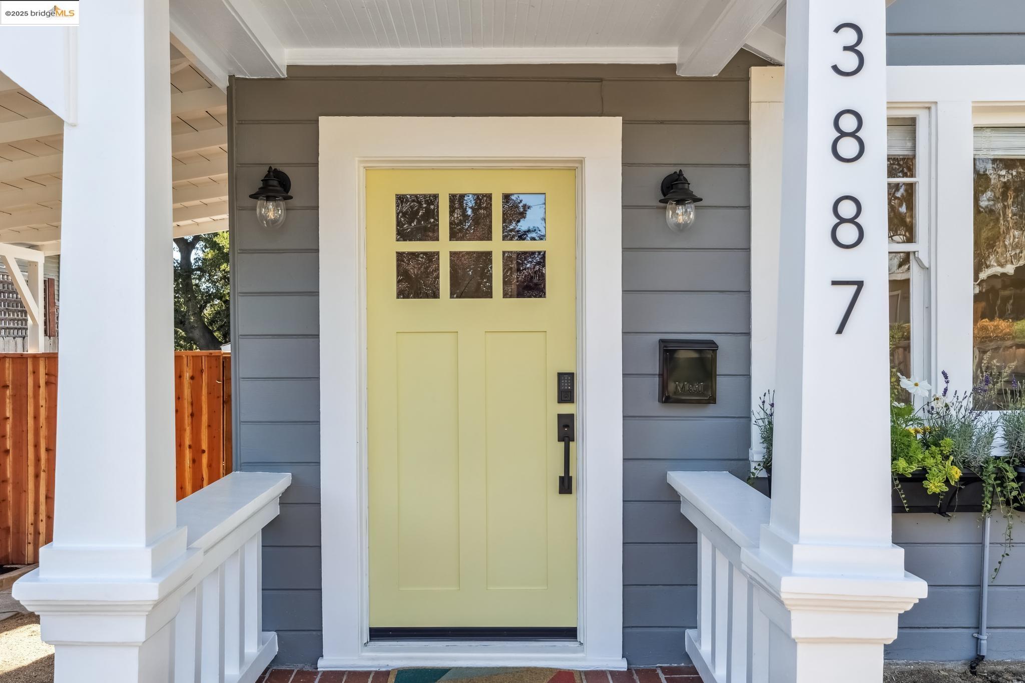 3887 Forest Hill Avenue Oakland, CA 94602 - Photo 4 of 47