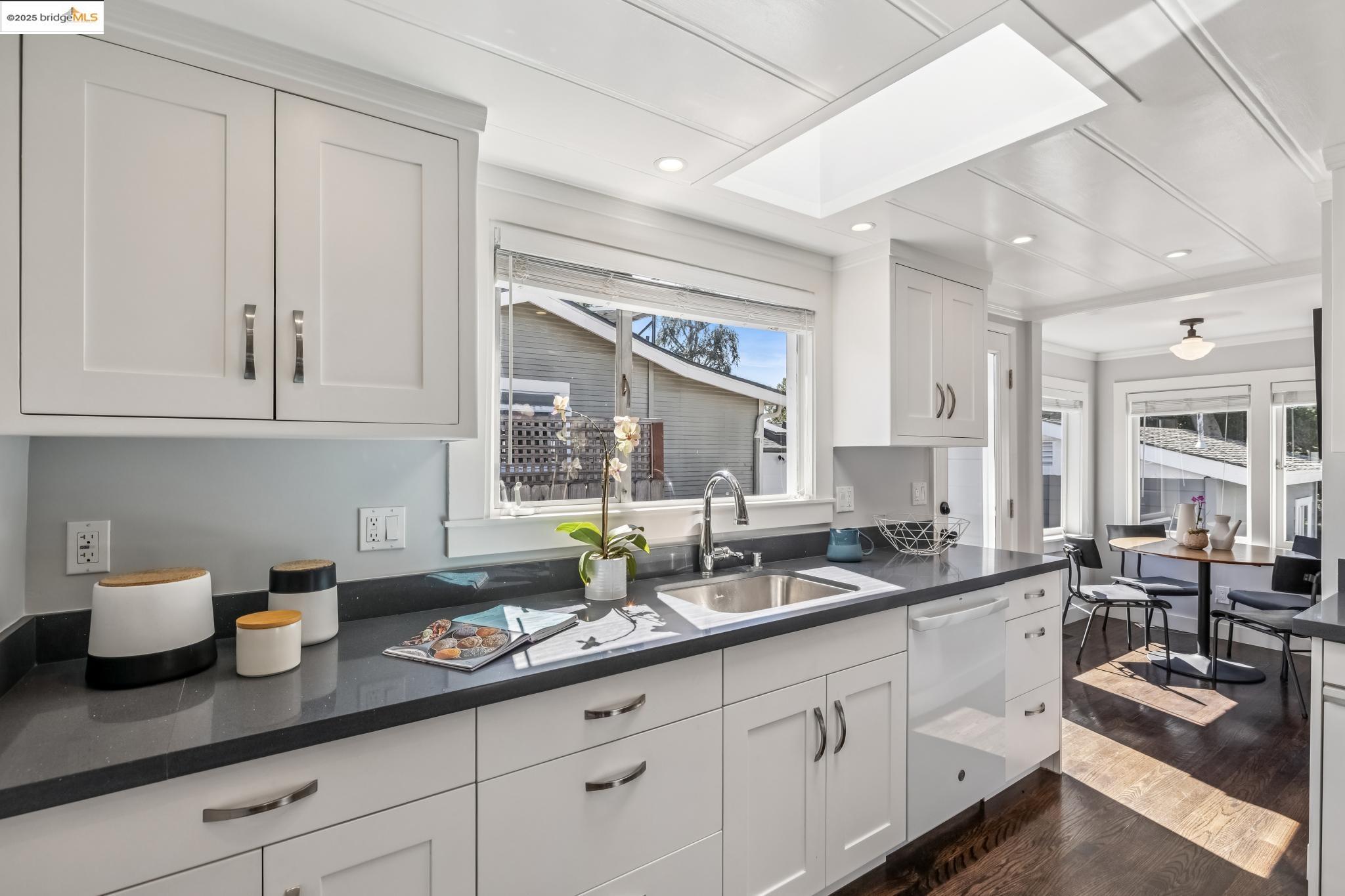 3887 Forest Hill Avenue Oakland, CA 94602 - Photo 10 of 47